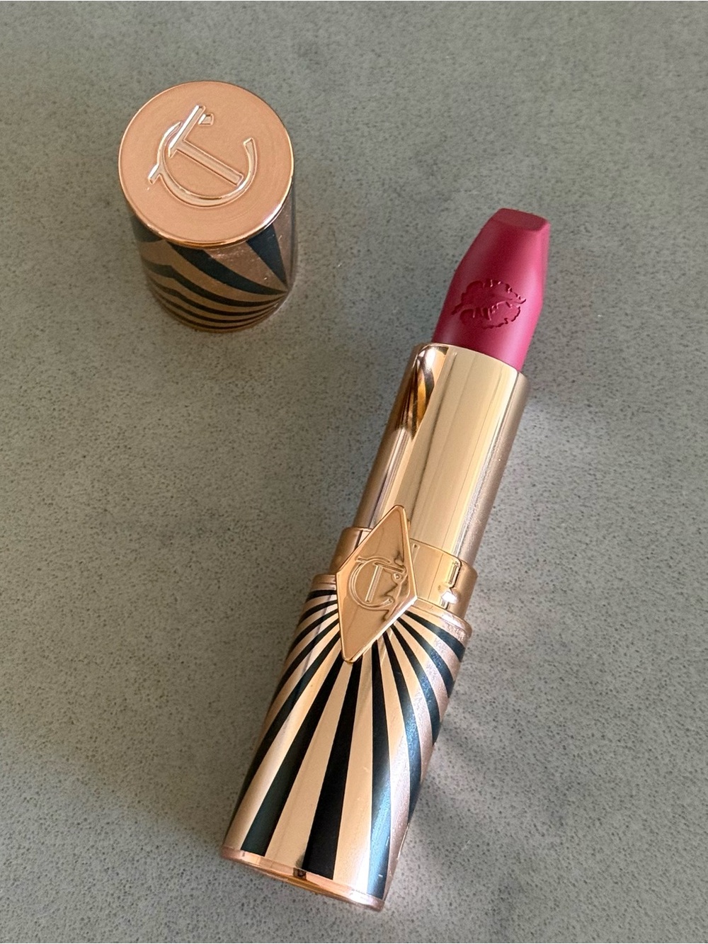 Charlotte Tilbury HOT LIPS 2 AMAZING AMAL